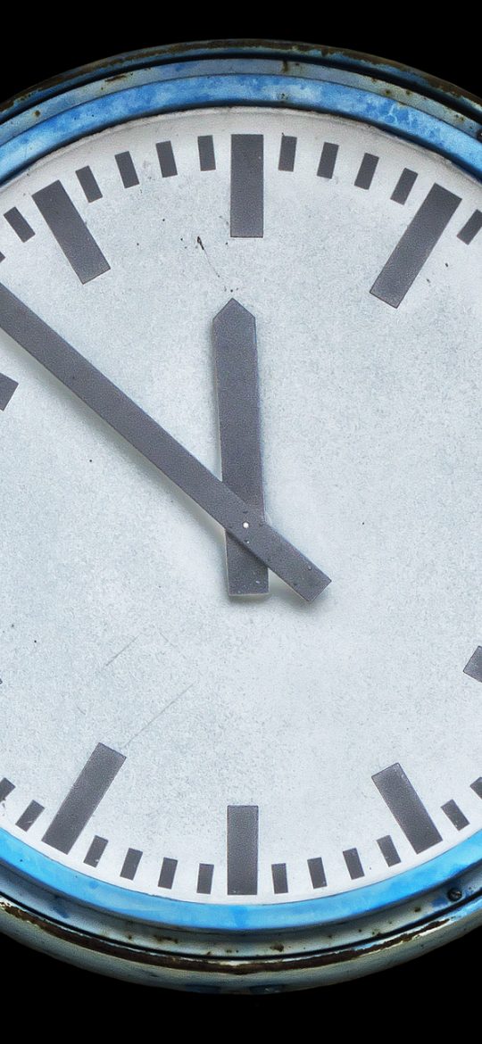 初恋时间 在线观看 App 我的页面，顶部是头像与昵称占位，下方依次列出观看历史、我的收藏、播放设置与缓存管理